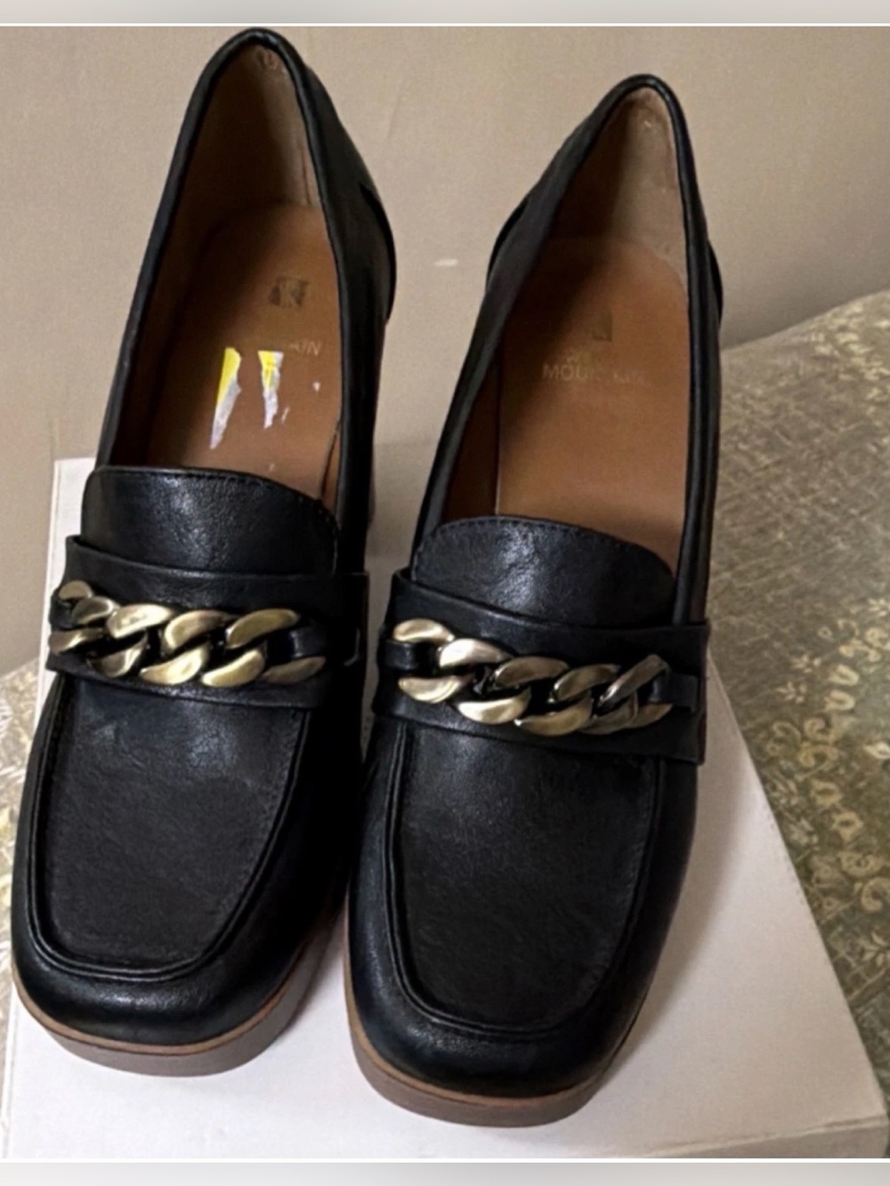 🖤 White Mountain Black Chain Loafers 🖤